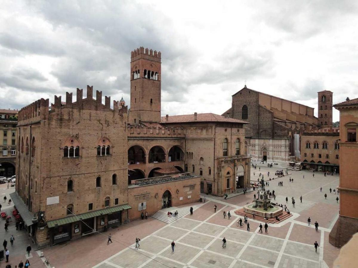 Casa Daura - Your Comfortable Apartment In Bologna - Parking Exterior photo