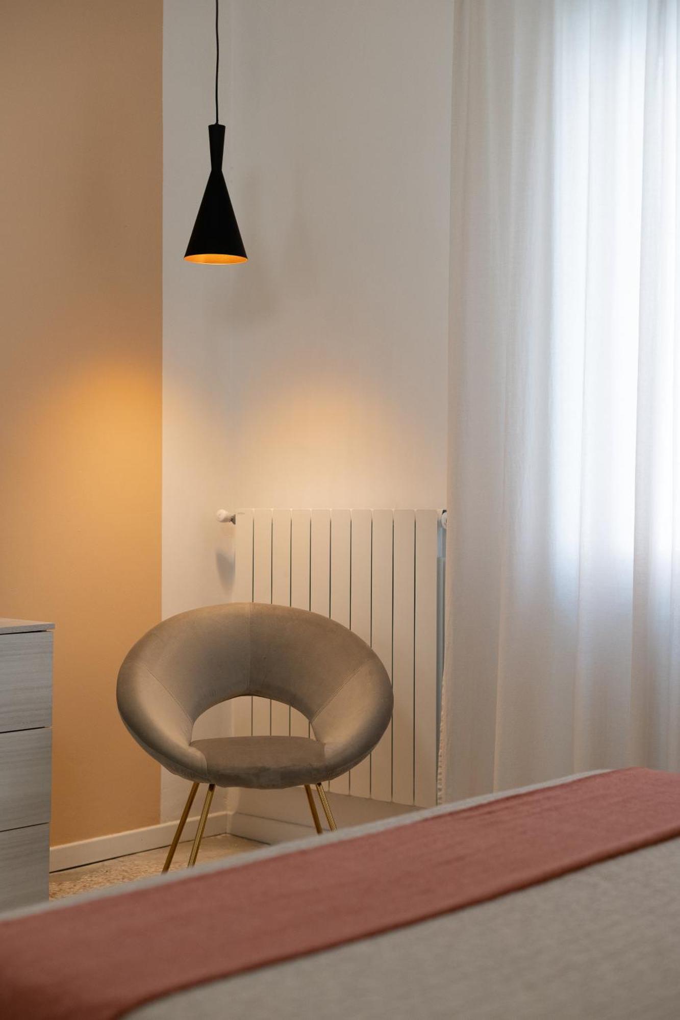 Casa Daura - Your Comfortable Apartment In Bologna - Parking Exterior photo