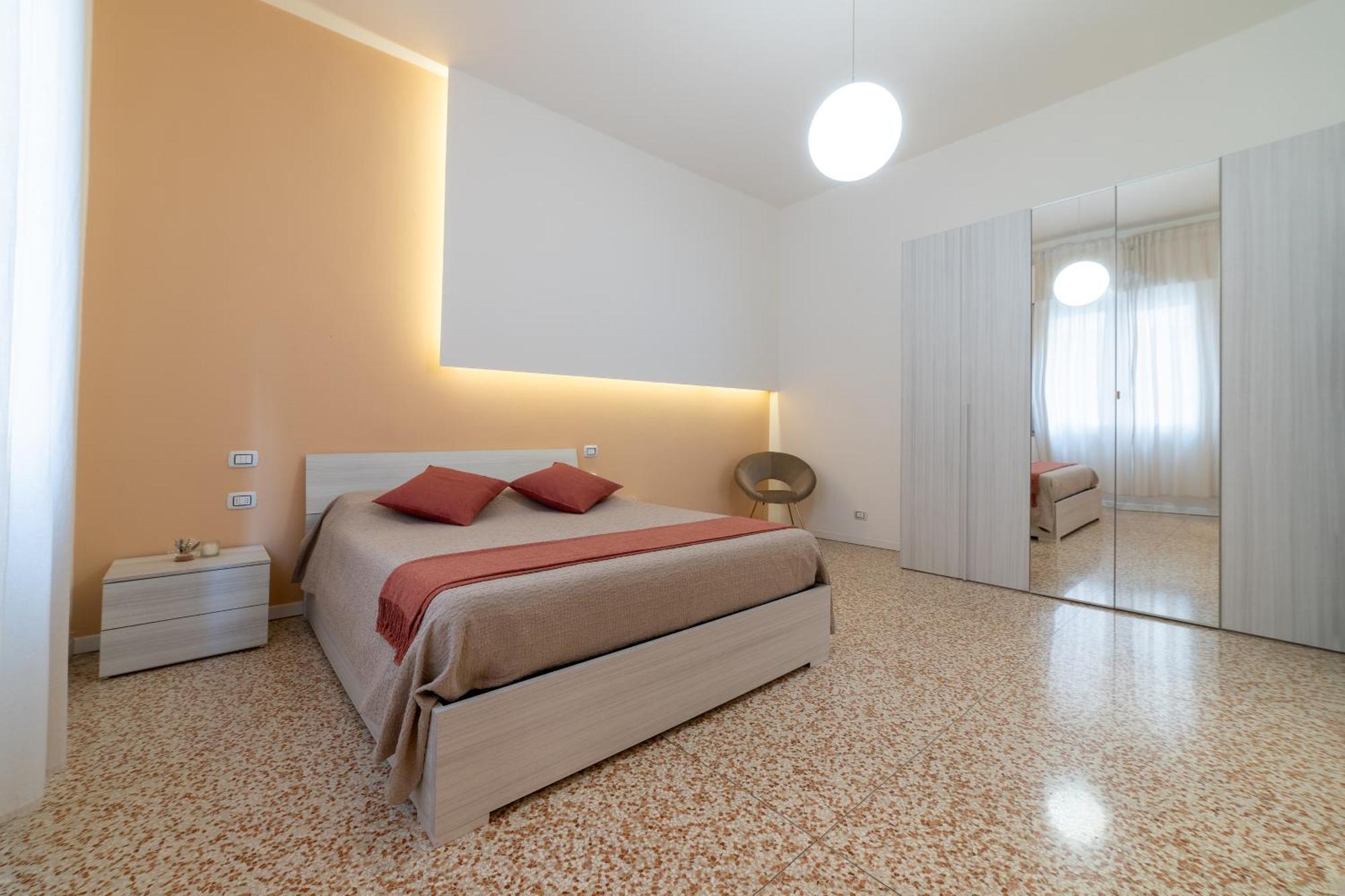 Casa Daura - Your Comfortable Apartment In Bologna - Parking Exterior photo