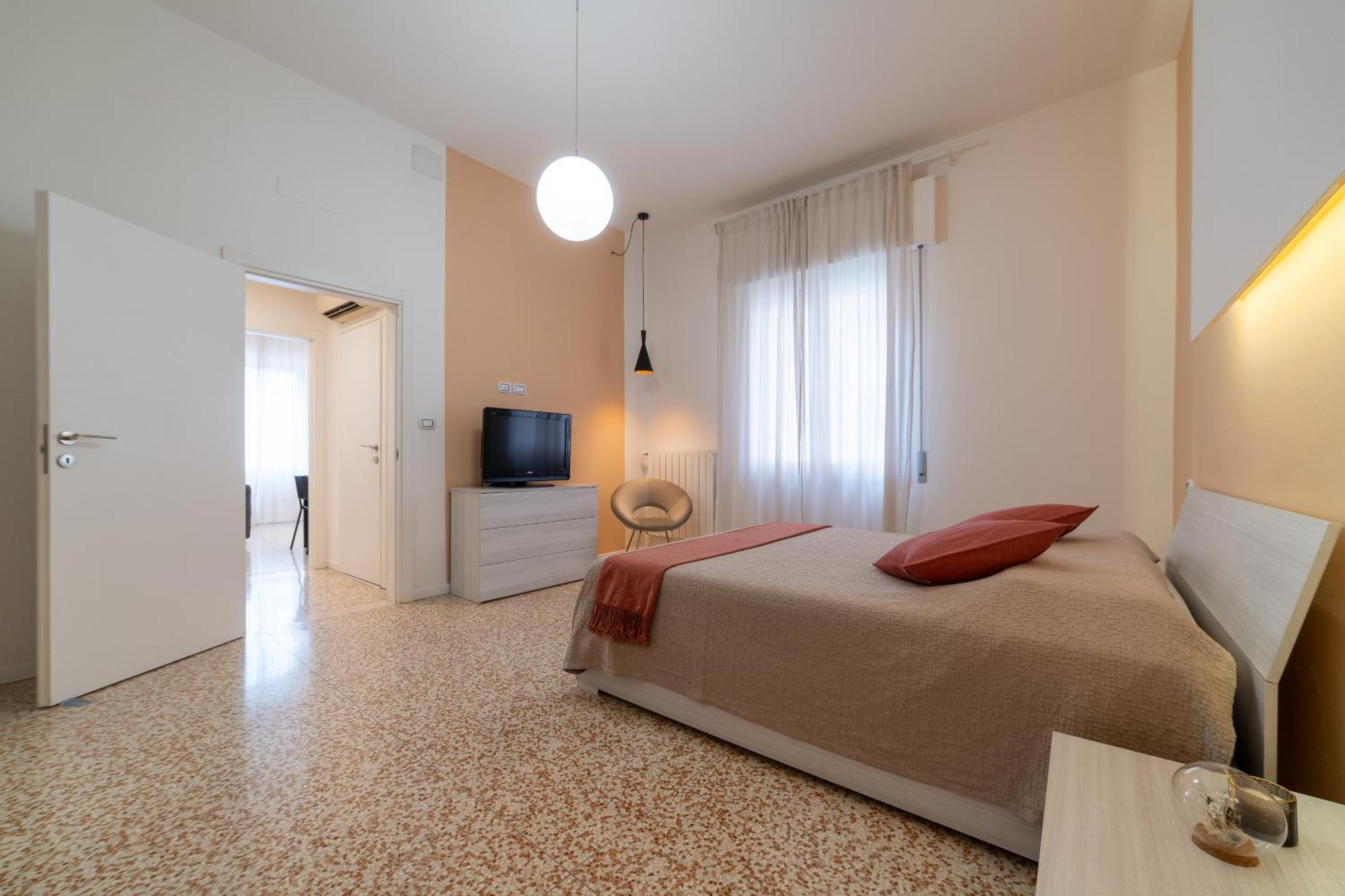Casa Daura - Your Comfortable Apartment In Bologna - Parking Exterior photo